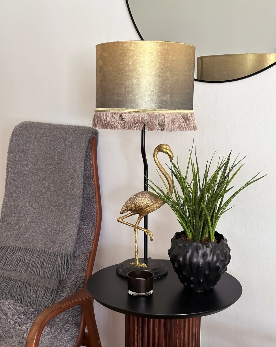 Flamingo 67cm Svart gull bordlampe Fra Aneta Lighting - Flamingo bordlampe med lampefot i gullfarget metall med en dekorativ gullfarget flamingo.