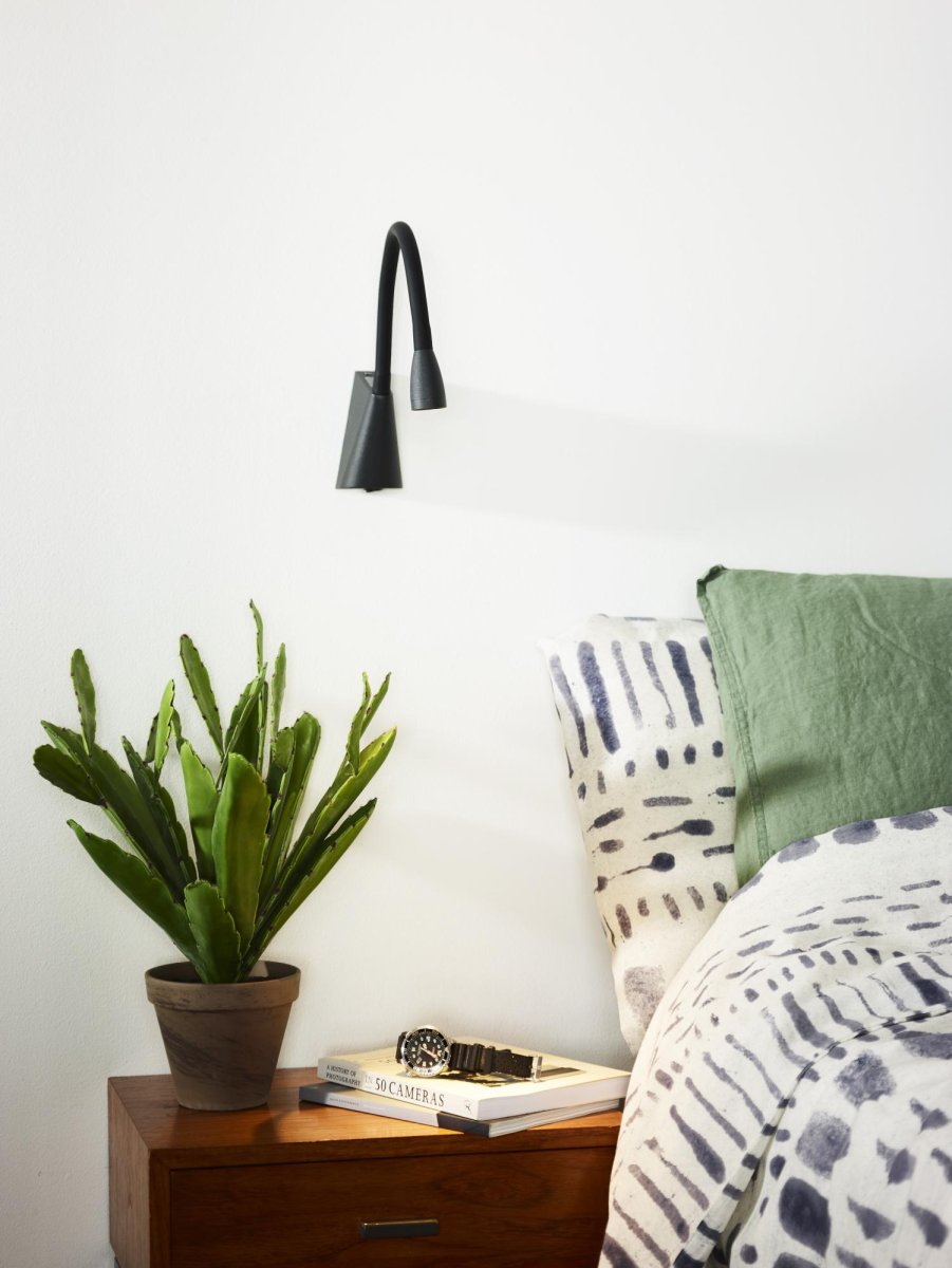 Galen Svart leselampe Fra Lucide - Str&oslash;mbryteren er integrert i lampen for ergonomisk og enkel bruk &ndash; du trenger aldri &aring; gj&oslash;re ut av sengen.