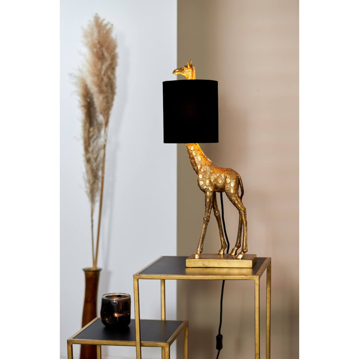Giraffe 60cm Gull bordlampe Fra Light & Living - Giraffe er en unik bordlampe som kombinerer dristig design med eleganse.