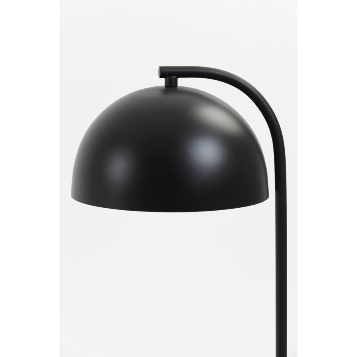 Mette 43cm Svart bordlampe Fra Light & Living - Mette er en elegant bordlampe laget av matt svart metall med hvitt interiør.