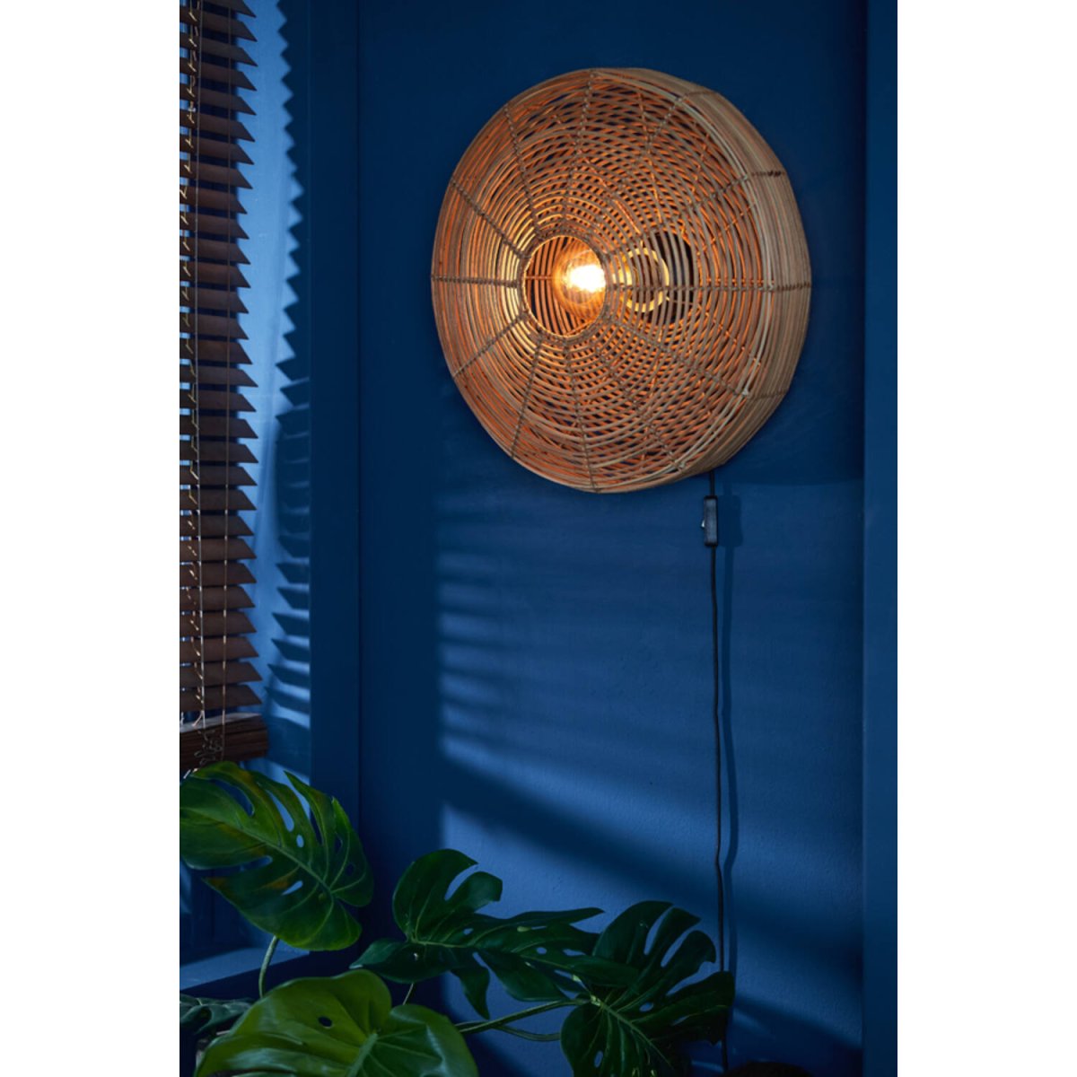 Mataka Ø50 Natur vegglampe Fra Light & Living - Gi hjemmet ditt en varm og innbydende følelse med Mataka, en vegglampe i rotting.
