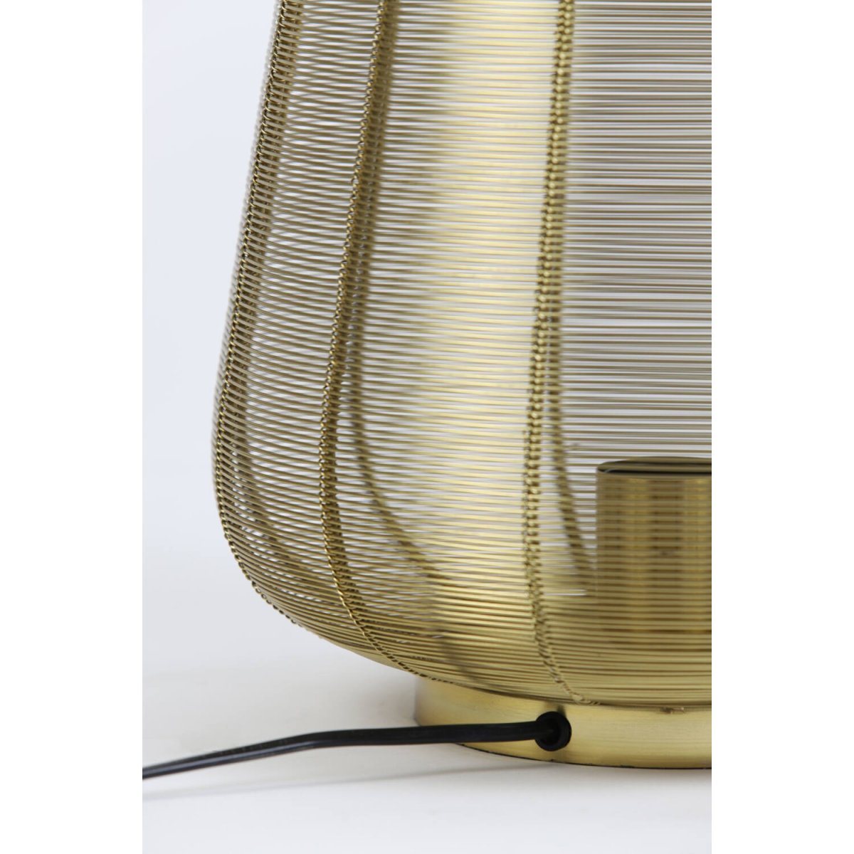 Adeta 26cm Gull bordlampe Fra Light & Living - Adeta er en stilig lampe laget av metall i gullfinish som kombinerer elegant design med et mykt, atmosfærisk lys.