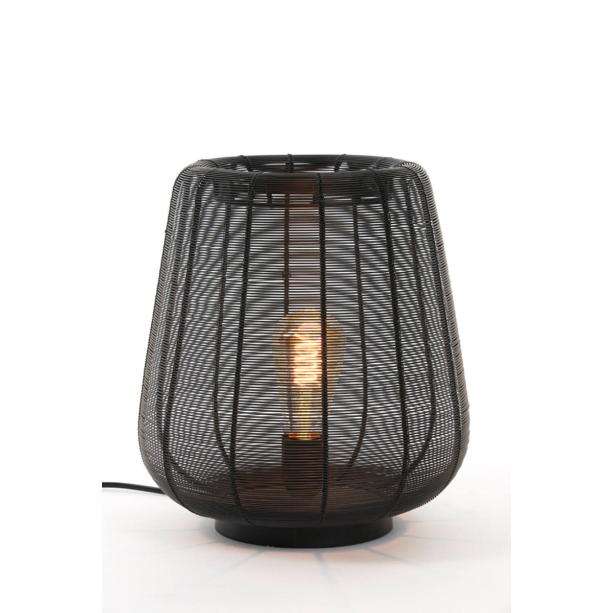 Adeta 32cm Svart bordlampe Fra Light & Living - Adeta er en stilig lampe i matt sort jern som kombinerer moderne design med et mykt, atmosfærisk lys.