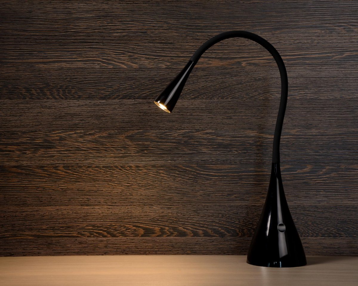 Zozy 48cm Svart skrivebordslampe Fra Lucide - Zozy kan dimmes i 3 trinn ved hjelp av en berøringsknapp og gir dermed rødt lys for hvert øyeblikk.