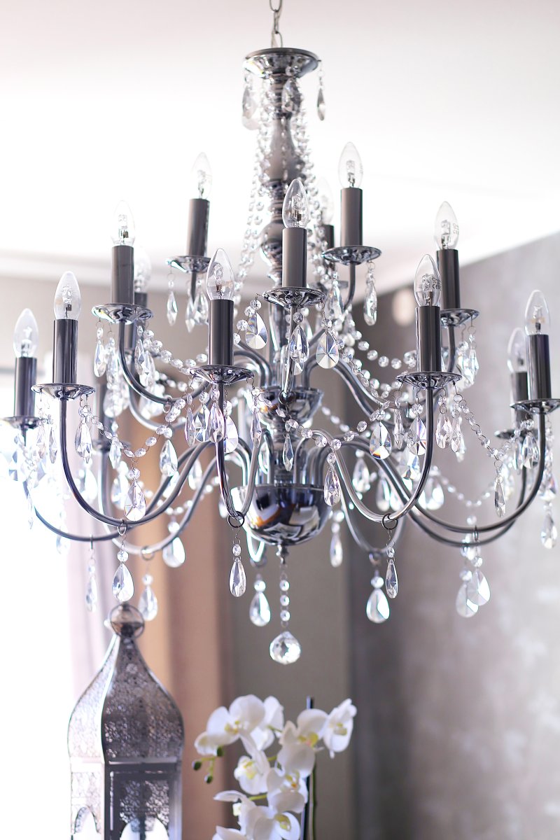 Chateau Ø82 Krom Taklampe Fra Aneta Lighting - Takkoppen er i forkrommet metall med krokoppheng og rekkeklemme.