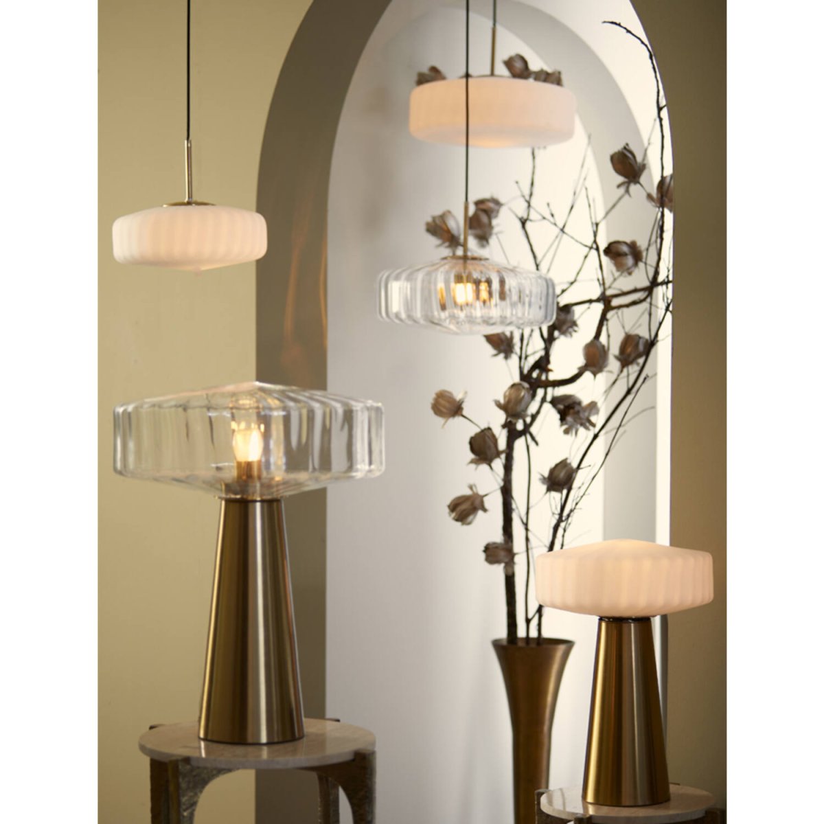 Pleat 45cm Gull/hvit bordlampe Fra Light & Living - 