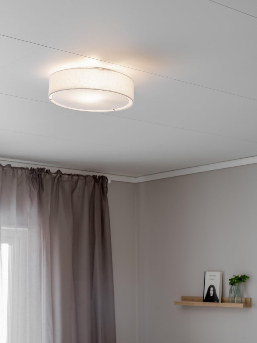 Sam Ø32 Hvit plafond Fra PR Home - Sam er et tak som ser bra ut med sin diskrete design.