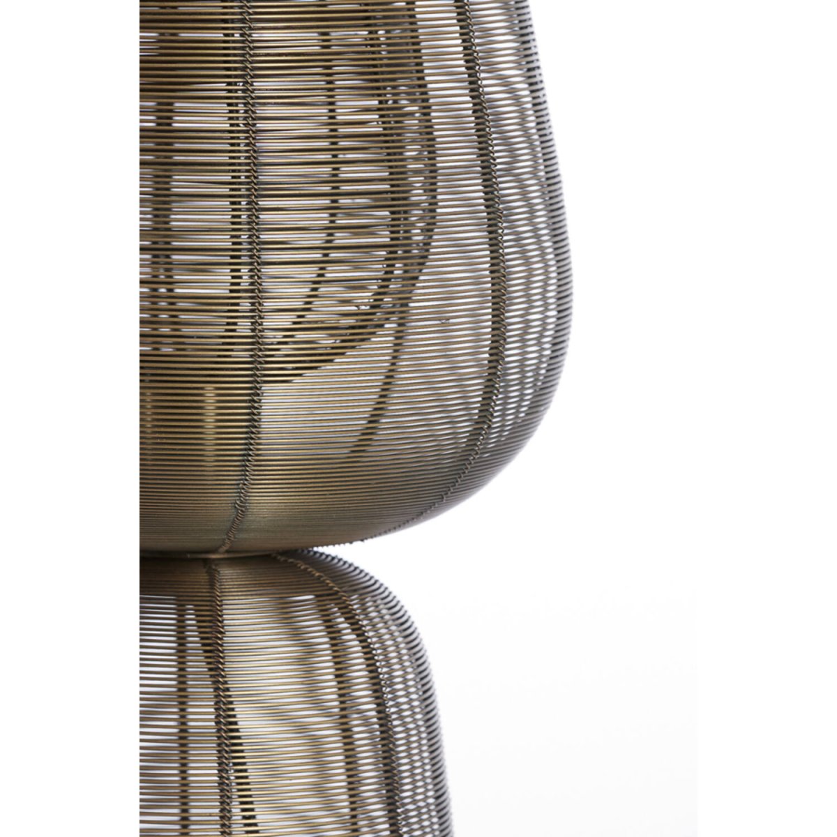 Aboso 54cm Bronse bordlampe Fra Light & Living - Aboso er en stilig bordlampe laget av jern med bronsefinish, hvor det åpne designet skaper et vakkert skyggespill.
