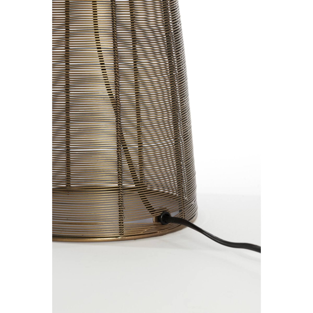Aboso 54cm Bronse bordlampe Fra Light & Living - Aboso er en stilig bordlampe laget av jern med bronsefinish, hvor det åpne designet skaper et vakkert skyggespill.