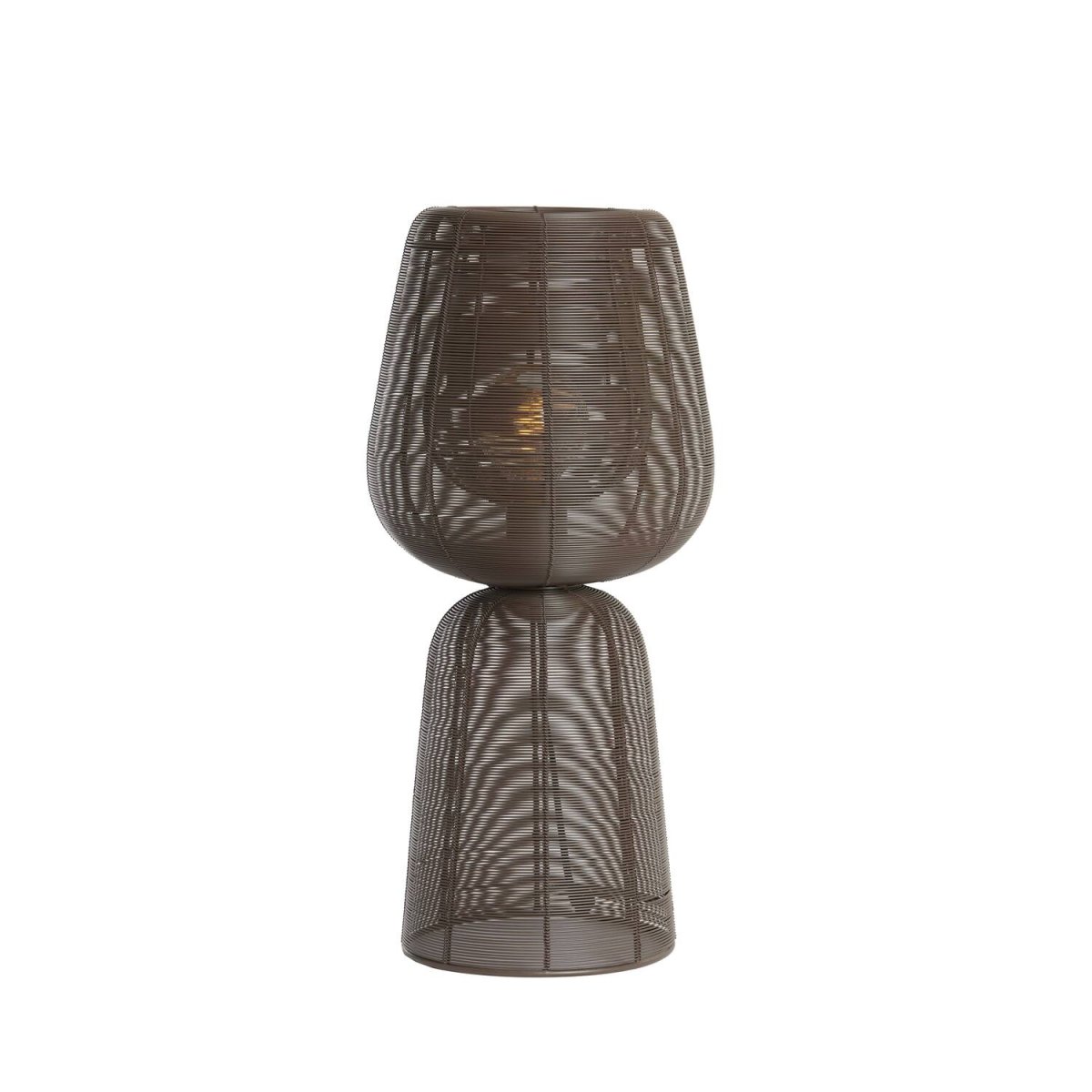 Aboso 54cm Brun bordlampe Fra Light & Living - Den unike formen gir et moderne og elegant preg, perfekt for å løfte interiøret i både industrielle og skandinaviske hjem.