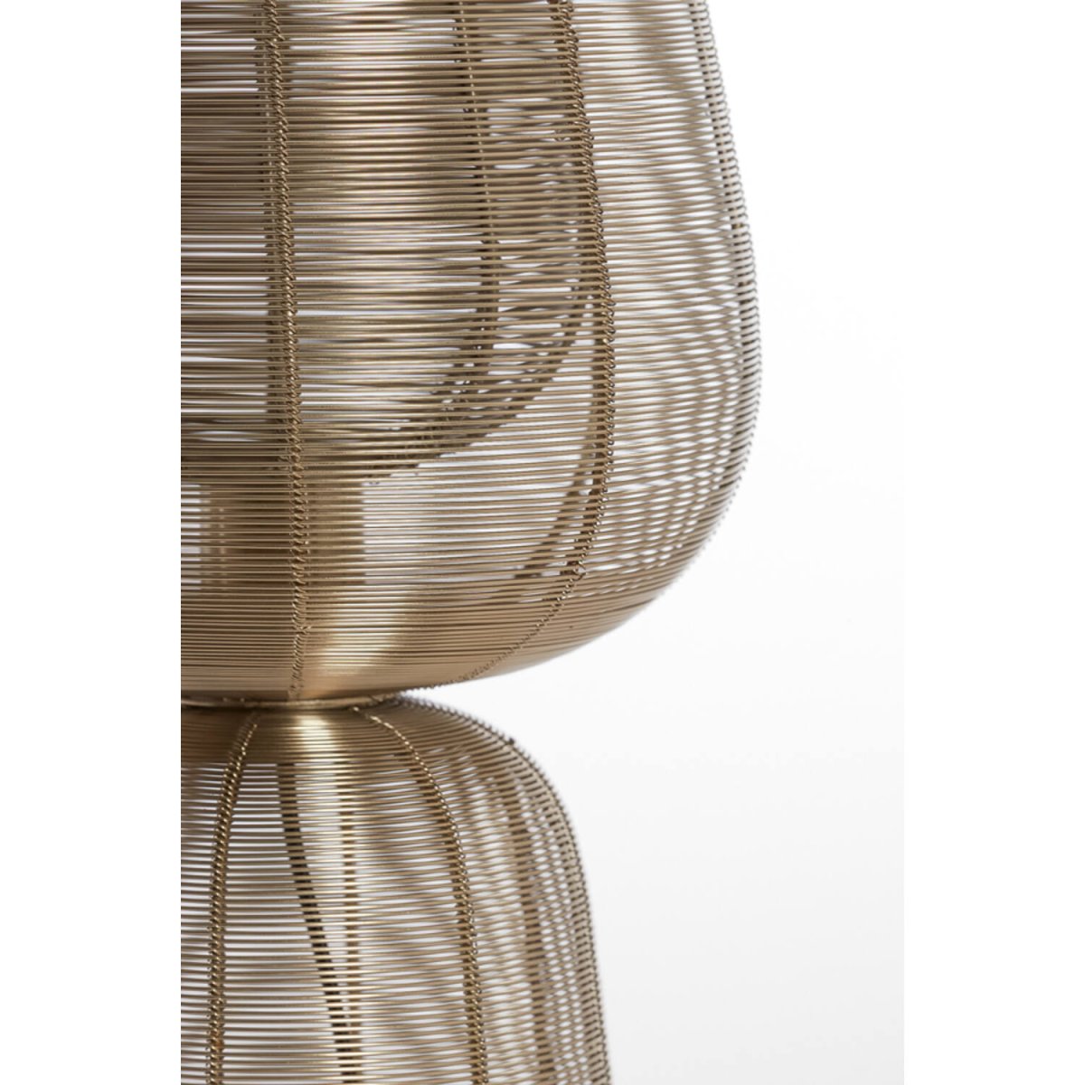 Aboso 54cm Gull bordlampe Fra Light & Living - Aboso er en stilig bordlampe laget av jern med gullfinish, hvor det åpne designet skaper et vakkert skyggespill.