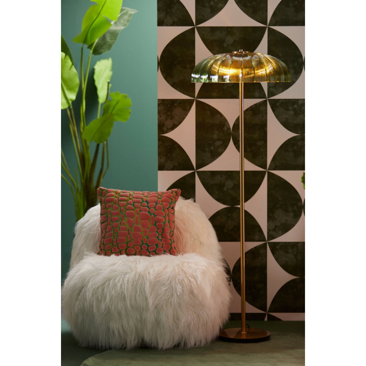 Fungo Gull/grønn gulvlampe Fra Light & Living - Det elegante og sofistikerte designet gir interiøret et luksuriøst preg og skaper en varm og komfortabel lysfordeling.