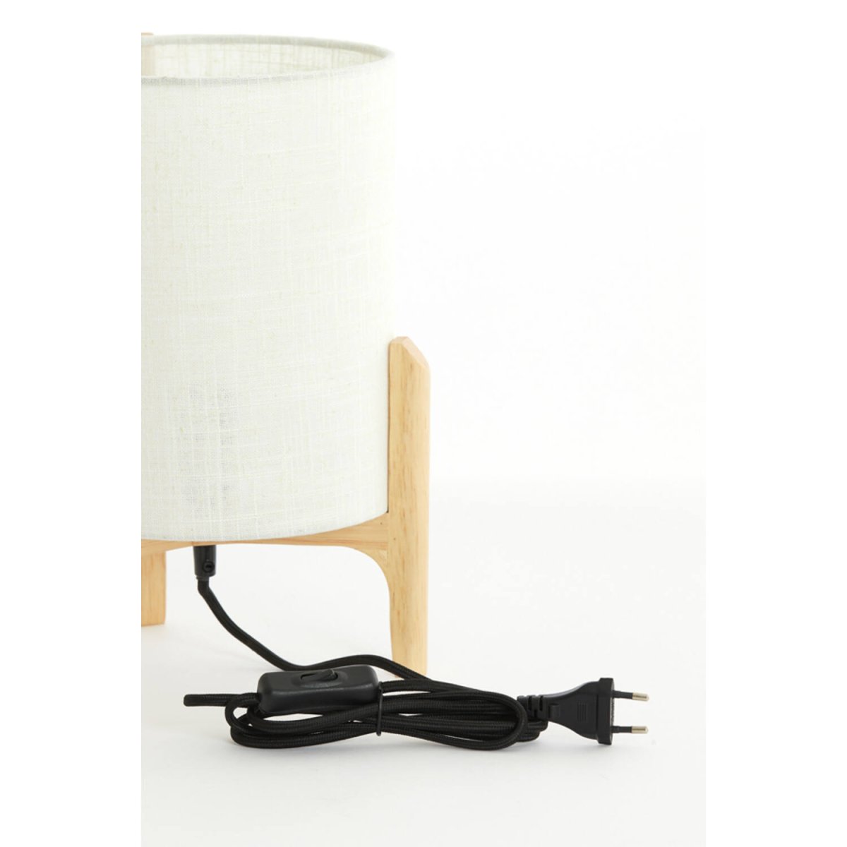 Litto 33cm Hvit bordlampe Fra Light & Living - Litto ser like bra ut p&aring; nattbordet som i stuen eller gangen &ndash; en stilig detalj som bidrar til en koselig f&oslash;lelse i rommet.