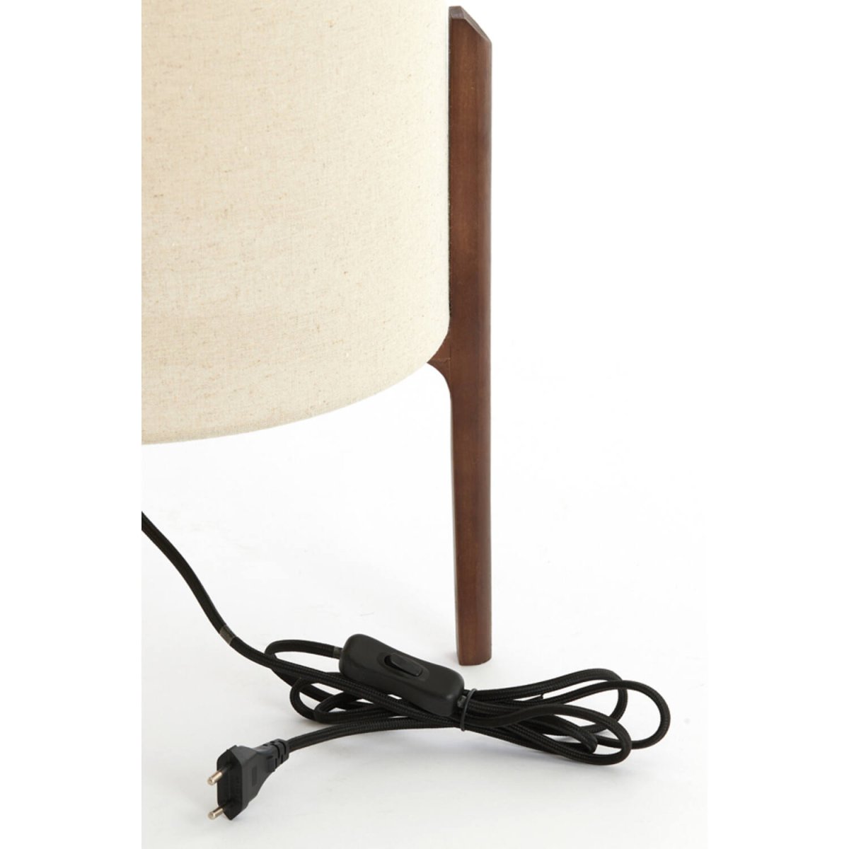 Litto 58cm Natur bordlampe Fra Light & Living - Litto ser like bra ut p&aring; nattbordet som i stuen eller gangen &ndash; en stilig detalj som bidrar til en koselig f&oslash;lelse i rommet.