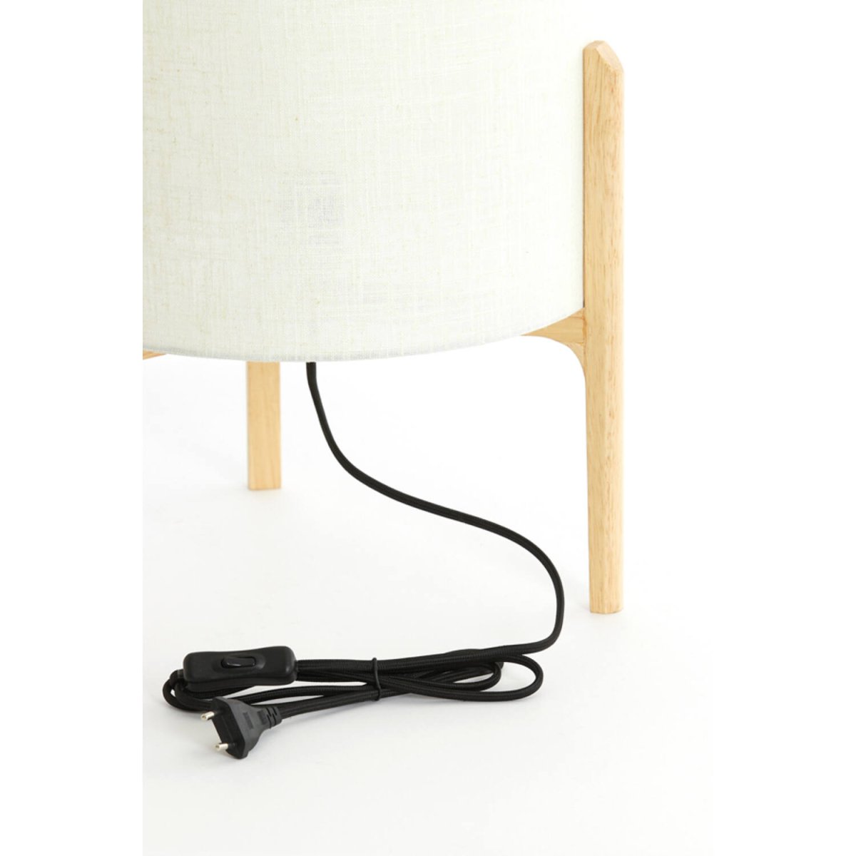Litto 58cm Hvit bordlampe Fra Light & Living - Litto ser like bra ut p&aring; nattbordet som i stuen eller gangen &ndash; en stilig detalj som bidrar til en koselig f&oslash;lelse i rommet.