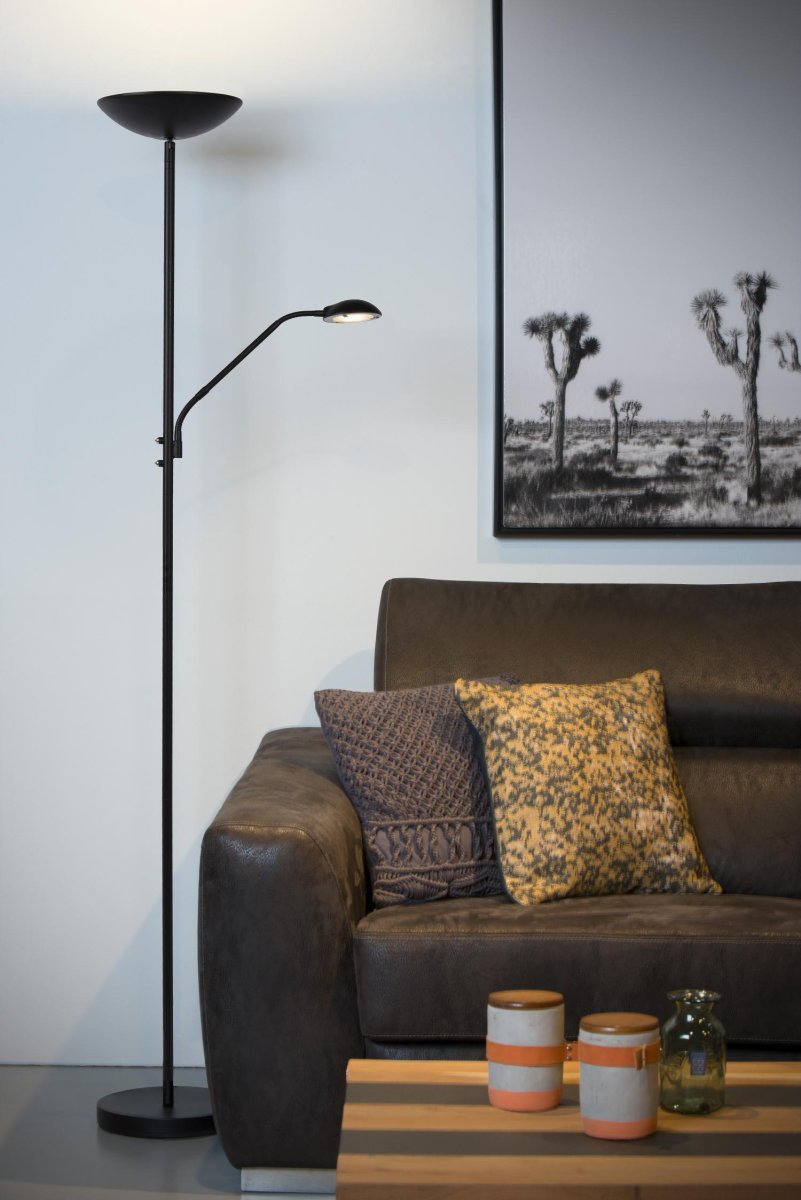 Zenith 2 Svart gulvlampe Fra Lucide - Denne gulvlampen kombinerer et retningsbestemt downlight med en oppoverrettet lampe av h&oslash;y kvalitet.