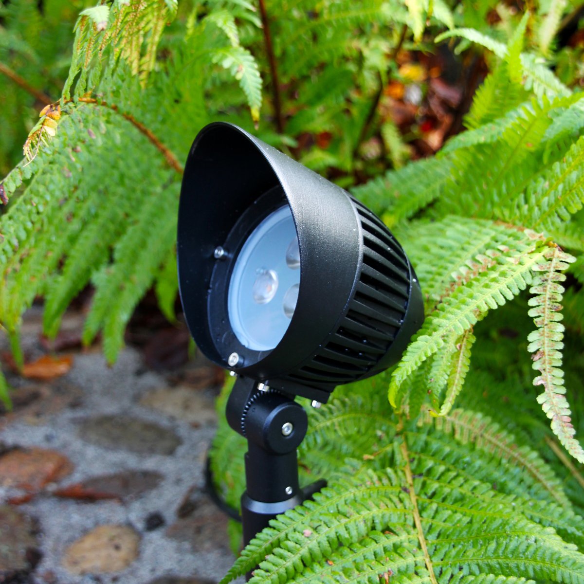 Sirius Svart Fra Lightson - &nbsp;Et fleksibelt og rimelig 12-voltssystem&nbsp;(sikker svakstr&oslash;m) for hagen din, som du enkelt installerer selv og senere kan bygge p&aring;, opptil 50 meter, hvis du vil.