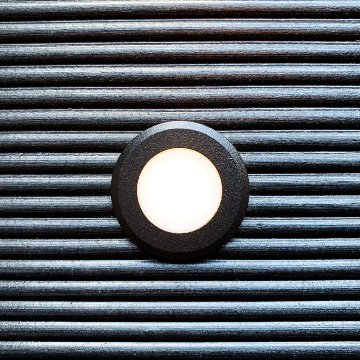 Orion 10 Svart Fra Lightson - Orion er ogs&aring; tilgjengelig&aring; som en Orion 5-pack (art: 5098) hvis du &oslash;nsker &aring; utvide systemet ditt.