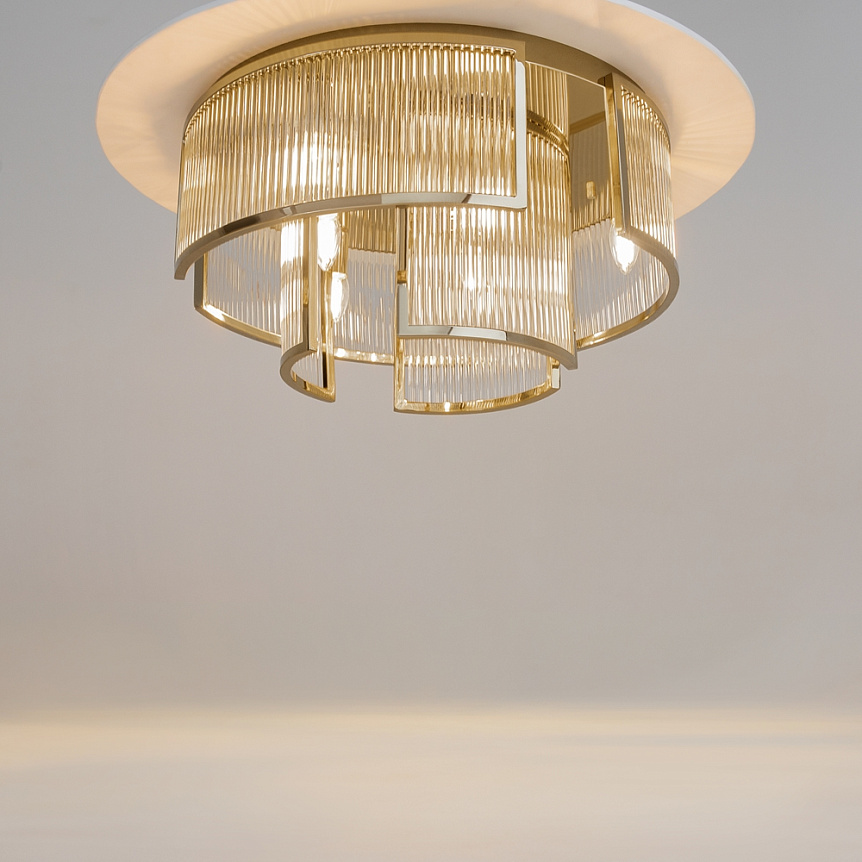 Frame Ø55 Gull plafond Fra Maytoni - Frame er en elegant taklampe med en luksuri&oslash;s f&oslash;lelse takket v&aelig;re gullfargede detaljer og langstrakte prismer.