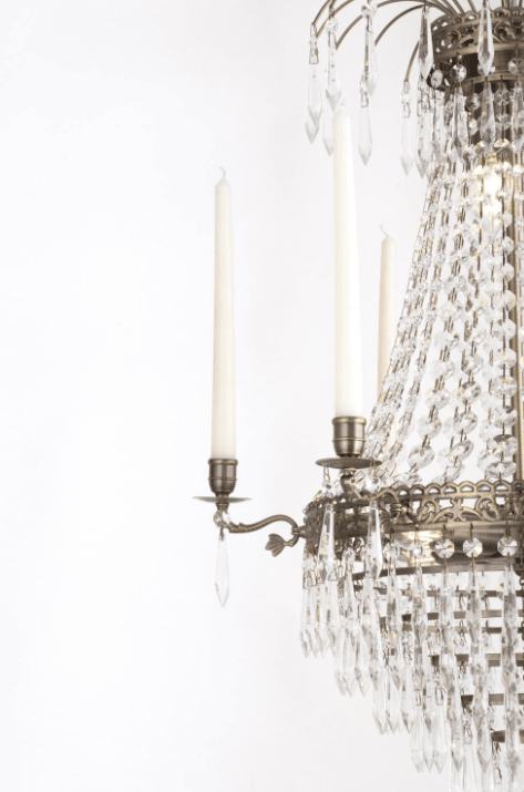 Empire Classic Ø55 Antikk messing krystall Fra Norrsken Design - Den antikke messingfinishen gir en følelse av historisk sjarm og luksus, noe som gjør den til en perfekt detalj i både klassiske og moderne miljøer.