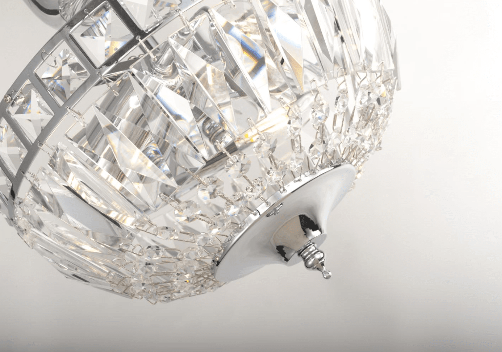 Flores Ø25 Sølv krystall Fra Norrsken Design - De håndkuttede klasse 1 K9-krystallene gir en spektakulær glans og skaper et vakkert lysspill som forvandler ethvert rom til en glitrende oase.