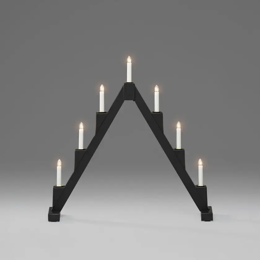 Candelabra 7 Lights Svart Fra Konstsmide - Sammenleggbar elektrisk lysestake med 7 lys, laget av svartmalt tr&aring;d, dekorert med messingringer rundt hvert lys for en elegant touch.