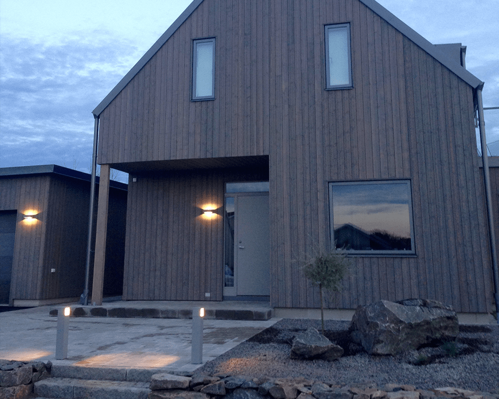 Illusion Reko Hvit utendørslampe Fra Westal - Drivenheten er integrert og baksiden har to innganger og utganger og hurtigkoblingsterminal for enkel installasjon.