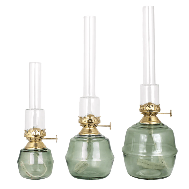 Kerosene Lamp Majken Big Grønn Fra Strömshaga - Brennere i klart glass og brennere i messing.