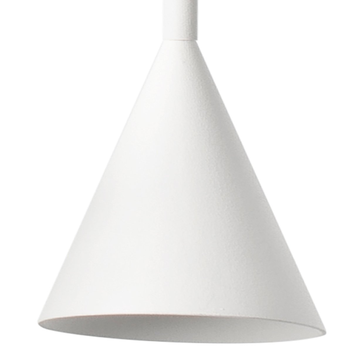 Anna Ø7 Hvit Taklampe Fra Faro Barcelona - Det stilige designet gj&oslash;r den ideell for &aring; fremheve bestemte omr&aring;der eller detaljer i et rom &ndash; perfekt over kj&oslash;kkenskap, bord eller som aksentbelysning i stuer og ganger.