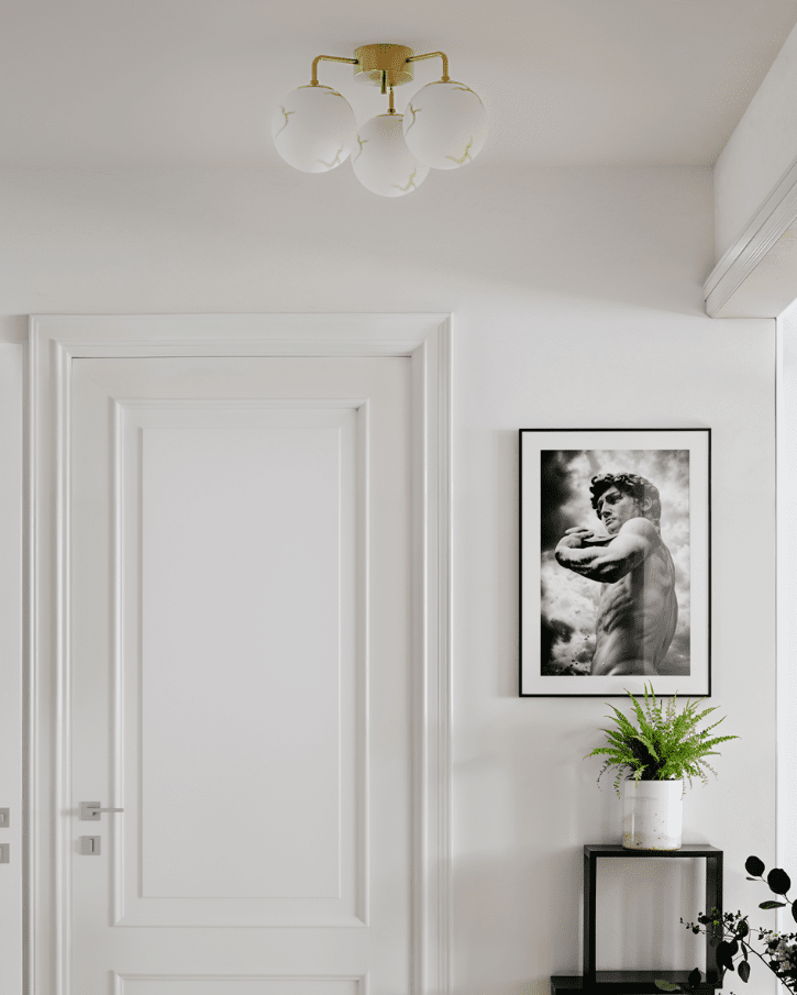 Bellagio Ø50 Messing plafond Fra By Rydéns - Bellagio er en elegant og stilig taklampe som kombinerer klassiske designelementer med et moderne uttrykk.