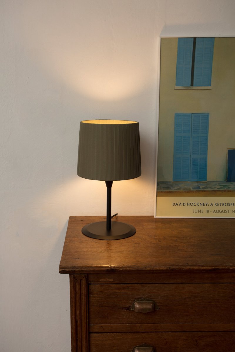Samba 50cm Grønn bordlampe Fra Faro Barcelona - Perfekt for b&aring;de private hjem og hotellmilj&oslash;er der design og atmosf&aelig;re er i fokus.