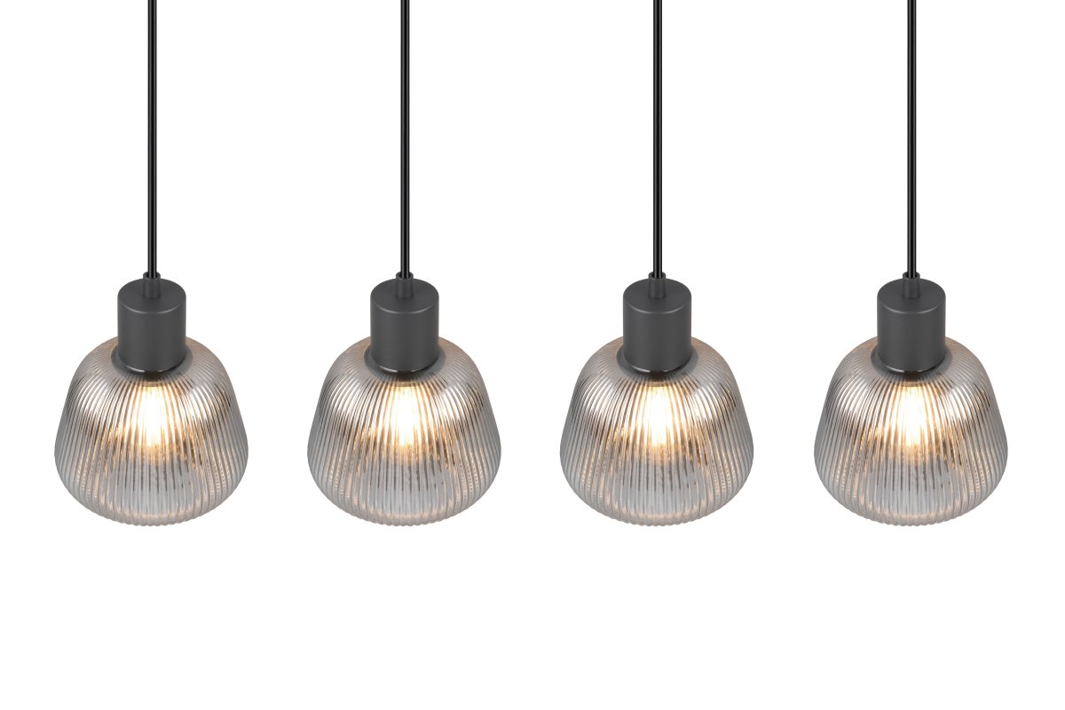 Tarifa 90cm Røykgrå Taklampe Fra Trio Lighting - Det myke lyset og de unike lyseffektene skaper en varm og innbydende atmosfære.