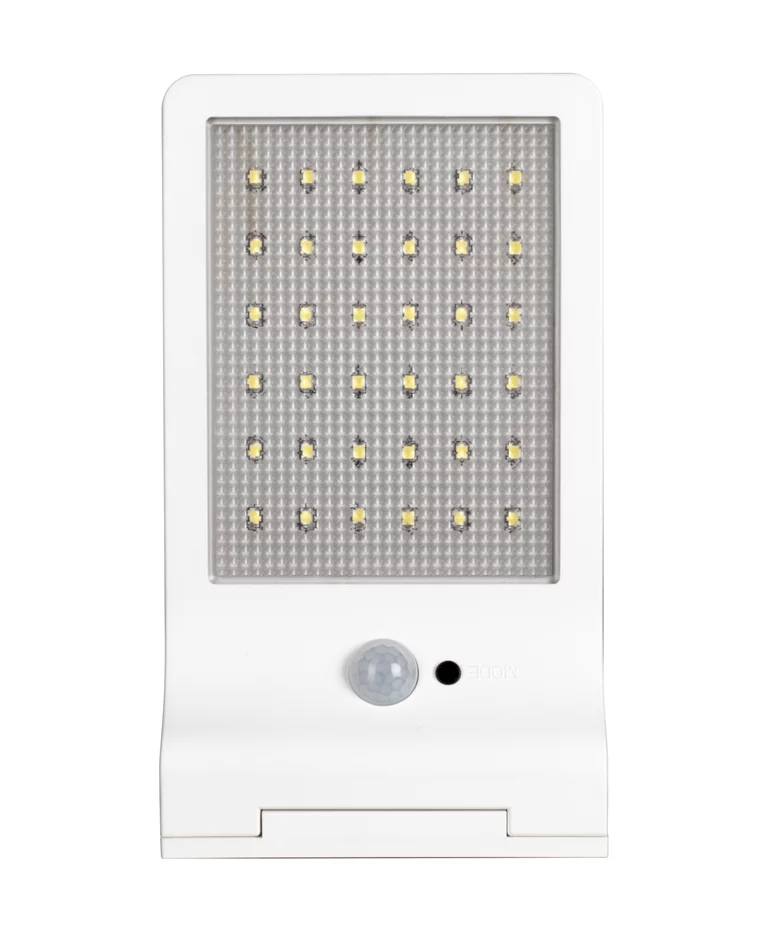 DoorLED Sensor Hvit solcellelampe Fra Ledvance - Den innebygde bevegelses- og dagslyssensoren sørger for at lampen tennes automatisk når det er bevegelse og optimerer energiforbruket.