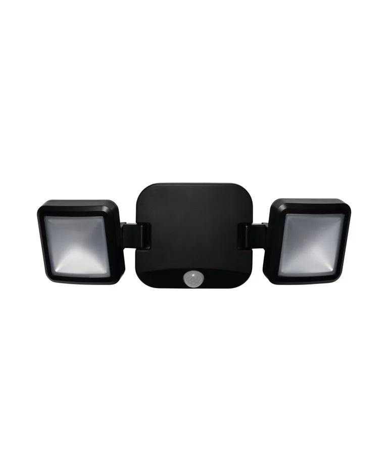 Battery LED Spotlight Sensor Svart utendørslampe Fra Osram - Med en n&oslash;ytral hvit lysfarge p&aring; 4000K og tv&aring; justerbare lyskilder gir bred og effektiv belysning.