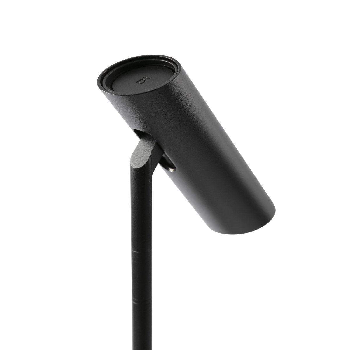 Leo 48cm Svart skrivebordslampe Fra Faro Barcelona - Leo er en svart bordlampe med integrert LED som kombinerer allsidighet med moderne design.