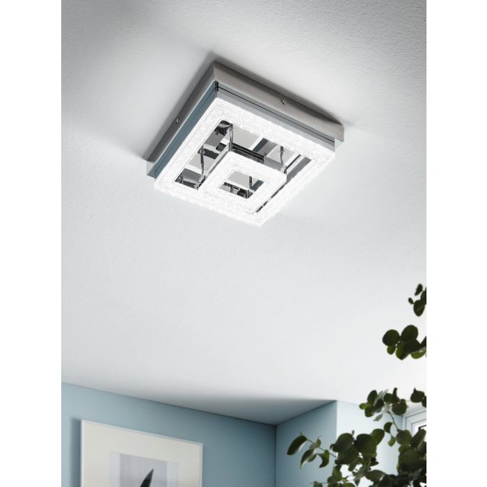 Fradelo 26cm Krom plafond Fra Eglo - Den innebygde LED&nbsp; belysningen gir varmt hvitt lys, noe som gjør lampen perfekt for gangen, soverommet eller kjøkkenet.