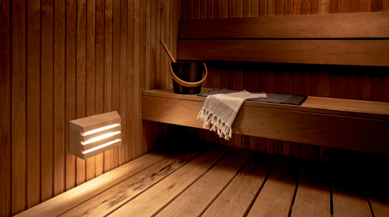 Saunaled H Tre Fra Airam - Armaturen er dimbar, slik at du kan justere lysmengden etter situasjonen.