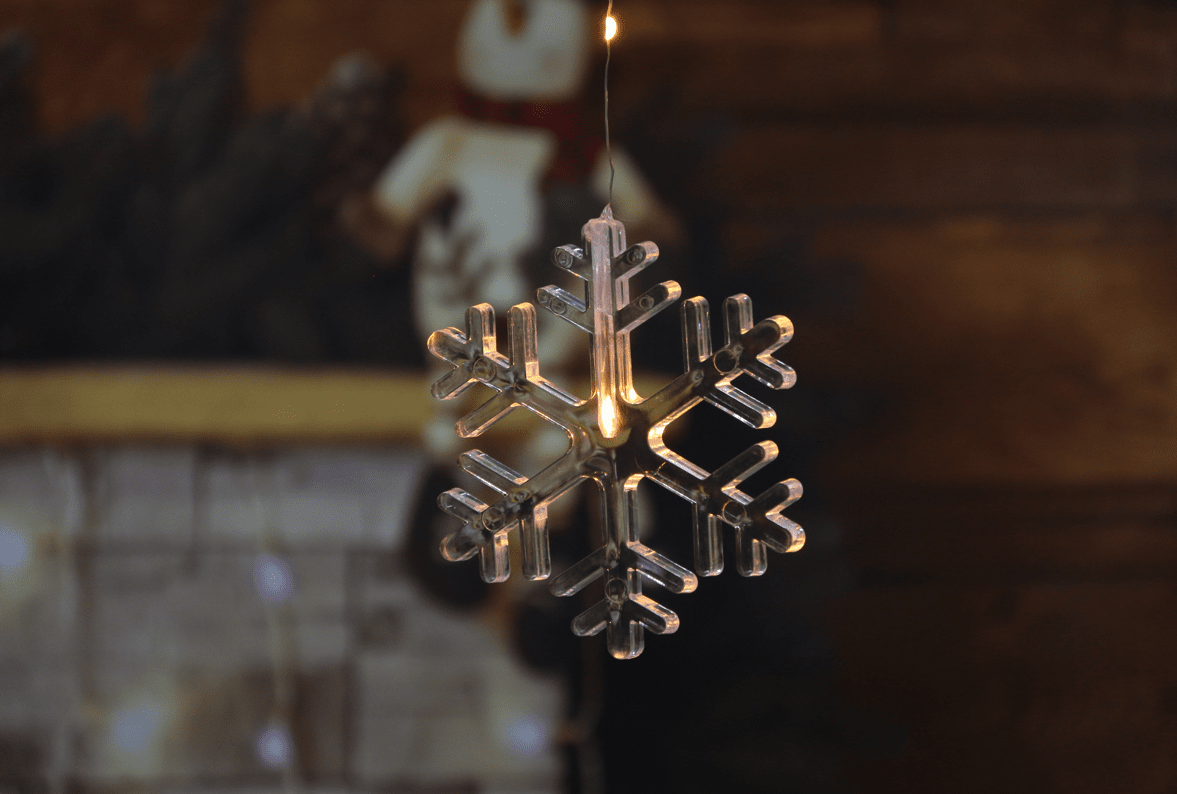 Lysgardin Med Snøfall 1,2m Fra Pixie Design - Skap en magisk julestemning med lysgardinen Snowfall.