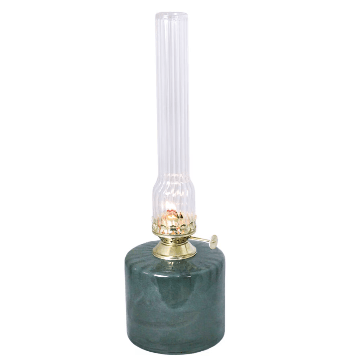 Kerosene lamp elvira big Grønn Fra Strömshaga - Lampen er laget av 50-60 % resirkulert glass og passer med veke artikkelnummer 116210 og brennere med artikkelnummer 139420G eller 121810G.