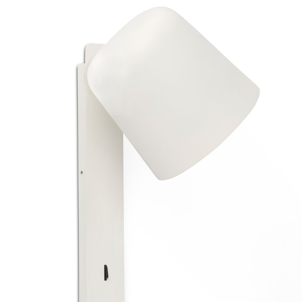 Tila 46cm Hvit leselampe Fra Faro Barcelona - Den hvite st&aring;lkonstruksjonen i nordisk stil huser ikke bare en fullt justerbar lyskilde, men fungerer ogs&aring; som en praktisk hylle for en bok eller et magasin.