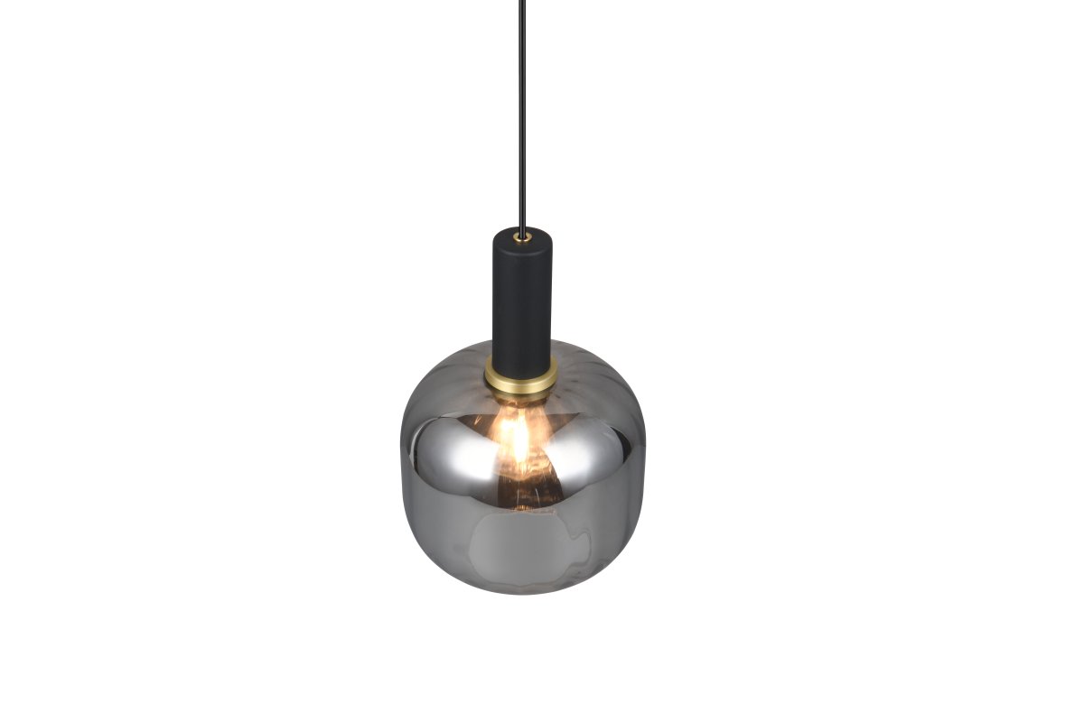 Diva Ø20 Røykgrå Taklampe Fra Trio Lighting - Den røykgrå glassskjermen med myke, riflede detaljer gir et behagelig og diffust lys, perfekt for å skape en varm atmosfære i rommet.