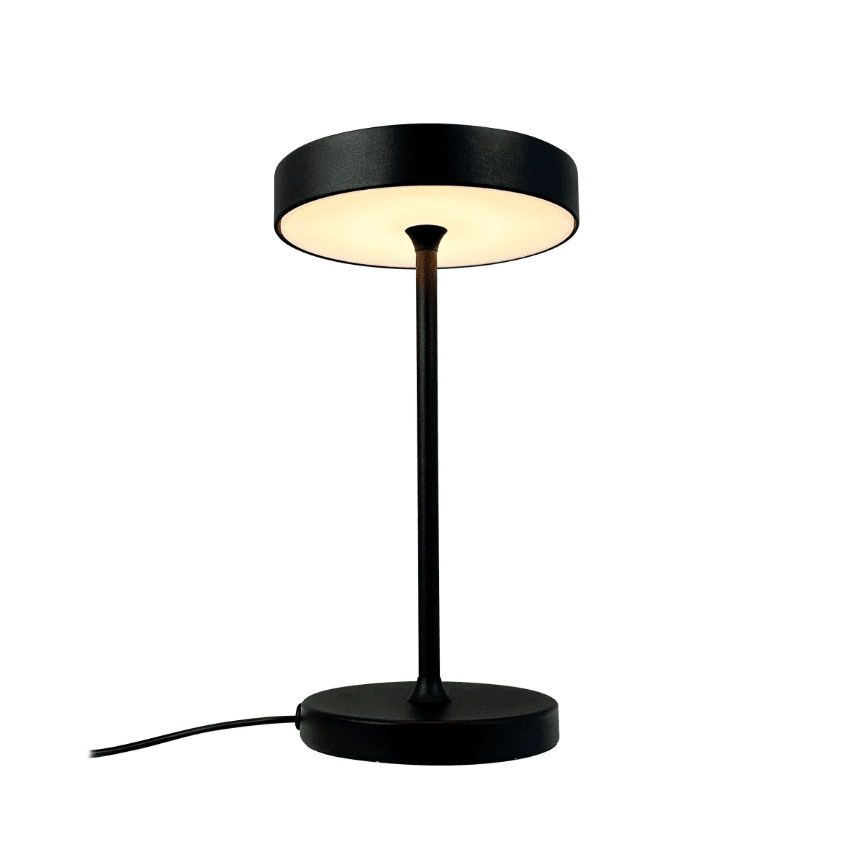 Starlight 25cm Svart bordlampe Fra Dyberg Larsen - Med inbyggd LED och tre ljusstyrkor, som dimras med 3-stegsdimmern p&aring; lamphuvudet, anpassar den sig enkelt efter olika behov &ndash; fr&aring;n st&auml;mningsfullt sken till fokuserat ljus.