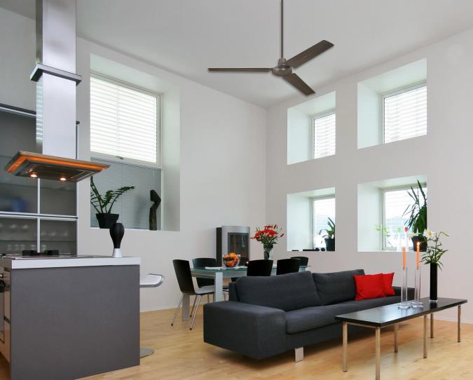 Industrial Ø142 Brun Fra Westinghouse - Viften er også kompatibel med fjærstyring (kjøpes separat og kan ikke kombineres med veggbryteren) og kan installeres i skråtak med en helning på opptil 18°.