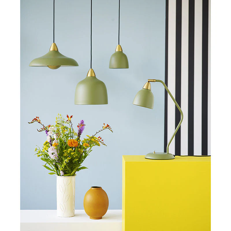 Urban Mini Ø15 Grønn Taklampe Fra Superliving - Til tross for sin mindre størrelse, leverer Urban Mini en imponerende lysspredning og fungerer like godt over kjøkkenbenken som i en koselig salong.