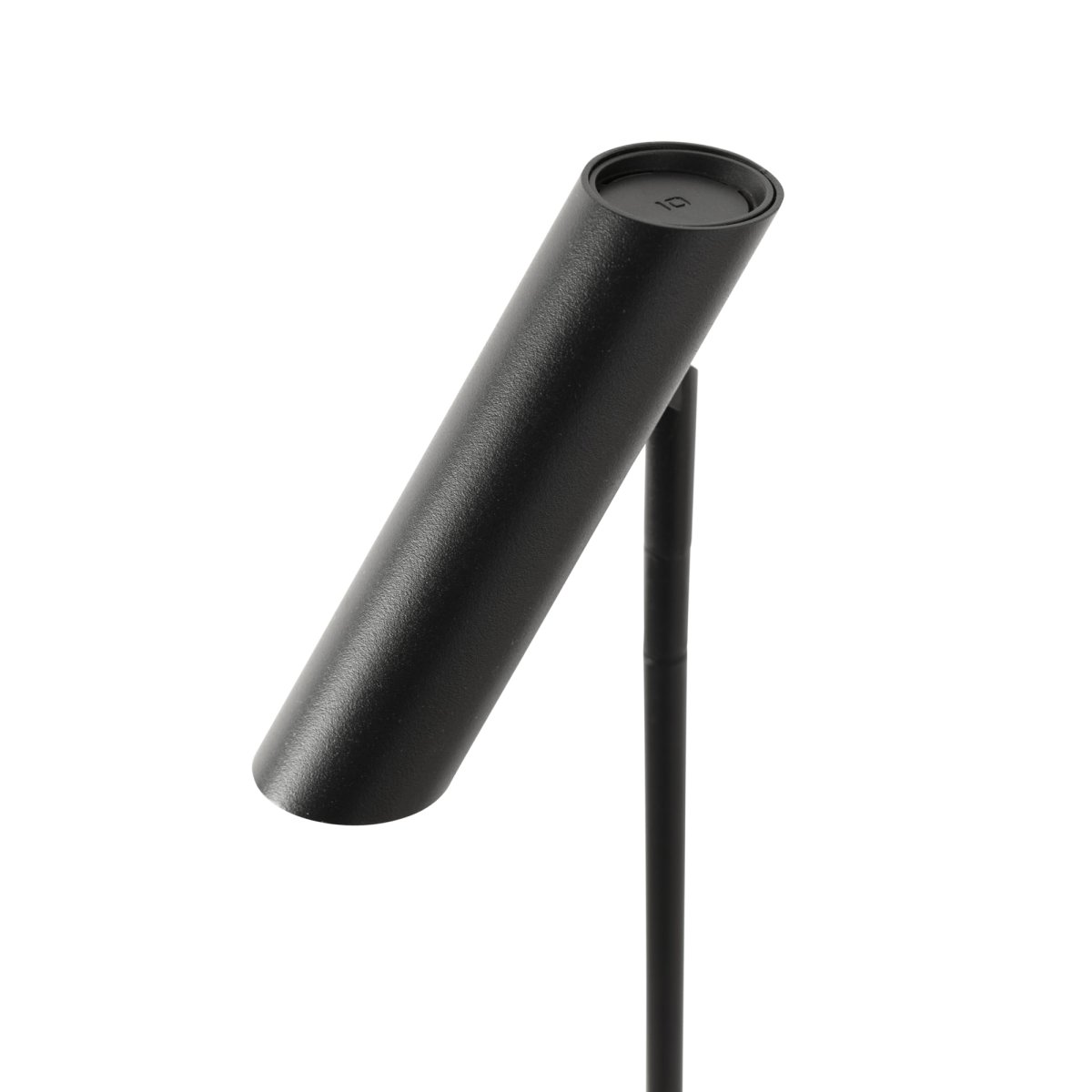 Leo Svart gulvlampe Fra Faro Barcelona - Leo er en svart gulvlampe med integrert LED som kombinerer allsidighet med moderne design.
