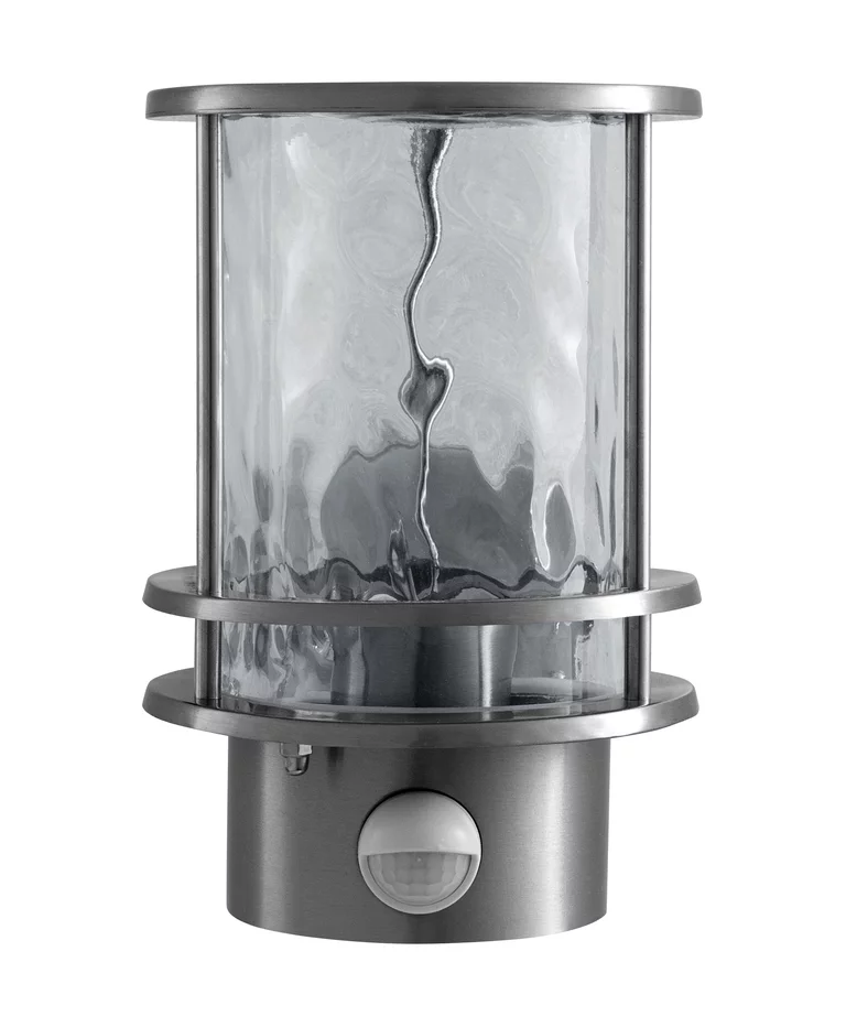 Post Sensor Rustfritt stål utendørslampe Fra Ledvance - Laget av rustfritt st&aring;l med en klar glasskuppel i en hamret finish, gir den et vakkert lysspill og skaper en innbydende atmosf&aelig;re.