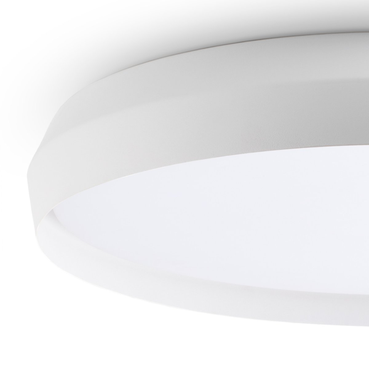 Shoku Ø60 Hvit plafond Fra Faro Barcelona - Finnes i flere st&oslash;rrelser og farger &ndash; perfekt for &aring; skape personlige og harmoniske kombinasjoner i hjemmet eller det offentlige milj&oslash;et.