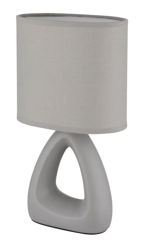 Triangle 30cm Grå bordlampe Fra Globo Lighting - Den triangelformade basen med ett stilrent utskuret h&aring;l ger ett modernt intryck, medan den ovala textilsk&auml;rmen i gr&aring; f&auml;rg sprider ett behagligt och j&auml;mnt ljus.