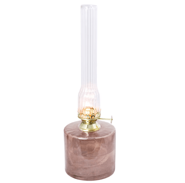 Kerosene lamp elvira big Rosa Fra Strömshaga - Lampen er laget av 50-60 % resirkulert glass og passer med veke artikkelnummer 116210 og brennere med artikkelnummer 139420G eller 121810G.