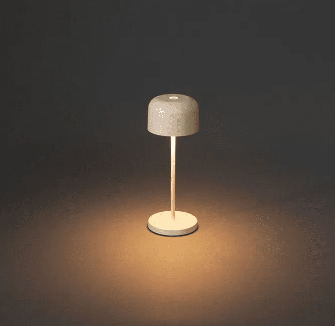Lille 20cm Sand bærbar Fra Konstsmide - Lampen er utstyrt med en ber&oslash;ringsdimmer slik at du kan justere lysstyrken og fargetemperaturen fra varmt gult til varmt hvitt lys.